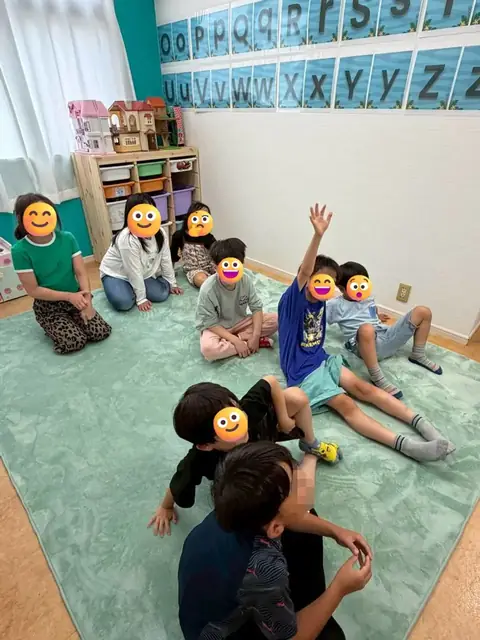 Luana English Schoolで先生と子どもたちが過ごす様子